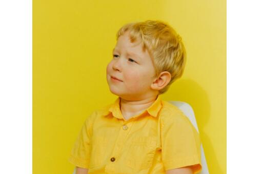 男孩八字五行喜土起什么名字好？