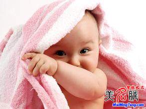 怎么給羊?qū)殞毴⌒∶? /></a> 小名,又稱“乳名”,一般是指嬰兒初生時(shí)長(zhǎng)輩所取的非正式的名字,與學(xué)名不同,意思簡(jiǎn)單,瑯瑯上口,只要好聽、易記、叫起來順口就行。對(duì)家人來說,更愿意用小名來稱呼自己的...</div>
<div style="height:5px; font-size:5px"></div>
<hr width="99%" style="text-align:center; border-style:dotted; border-width:0px; height:1px;" />
<div style="height:5px; font-size:5px"></div>
</div>
</td>
</tr><tr style="border-width:0px;">
<td valign="top">
<div style="padding-left:3px; padding-right:3px;line-height:180%">
<h3 style="padding:0px;margin:0px;display:inline;"><a id="ctl00_ContentPlaceHolder1_ShowMore1_dgNews_ctl07_HyperLink1" class="headline" href="/yang/s.aspx?newsid=3918" target="_blank">2015羊?qū)殞毱鹈?五行為木的起名用字</a></h3>
<span id="ctl00_ContentPlaceHolder1_ShowMore1_dgNews_ctl07_Label1" style="color:Green;font-size:10pt;">2015/4/16 15:59:04</span>
<span style="color:Red;font-size:8pt;"></span>
<br />
<div style="padding-top:1px; width:95%; padding-left:8px; line-height:180%;color:#2f2f2f;font-size:14px;" ><a href=