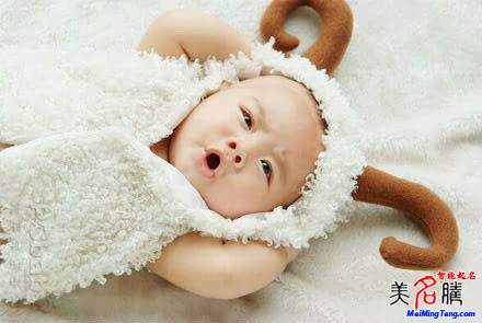 2015最新好聽的羊?qū)殞毭执笕? /></a>&nbsp;&nbsp;  2015年是金羊年，2015最新好聽的羊?qū)殞毭执笕珵槟扑]最新好聽的羊?qū)殞毭?，供您為寶寶起名參考?nbsp; &nbsp; 峻肇&nbsp;&nbsp;&nbsp; ...</div>
							        <div style="height:5px; font-size:5px"></div>
							        <hr width="99%" style="text-align:center; border-style:dotted; border-width:0px; height:1px;" />
							        <div style="height:5px; font-size:5px"></div>
							    </div>
						        </td>
	</tr><tr style="border-width:0px;">
		<td valign="top">
						        <div style="padding-left:3px; padding-right:3px;line-height:180%">
							        &nbsp;<h3 style="padding:0px;margin:0px;display:inline;"><a id="ctl00_ContentPlaceHolder1_ShowMore1_dgNews_ctl04_HyperLink1" class="headline" href="/yang/s.aspx?newsid=4019" target="_blank">2015羊?qū)殞毱鹈?五行為土的起名用字</a></h3>
							        &nbsp;<span id="ctl00_ContentPlaceHolder1_ShowMore1_dgNews_ctl04_Label1" style="color:Green;font-size:10pt;">2015/5/26 13:15:18</span>
							        &nbsp;&nbsp;<span style="color:Red;font-size:8pt;"></span>
							        <br />
							        <div style="padding-top:1px; width:95%; padding-left:8px; line-height:180%;color:#2f2f2f;font-size:14px;" ><a href=